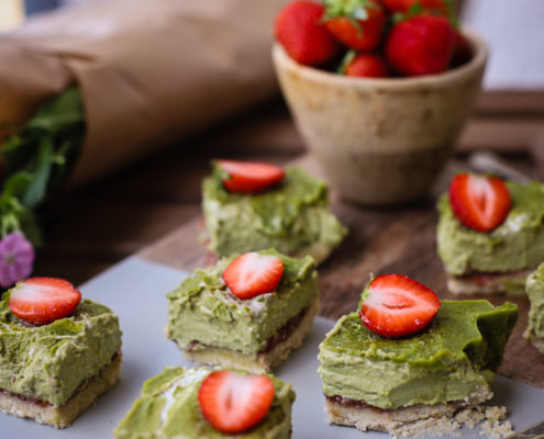 MATCHA STRAWBERRY SLICES