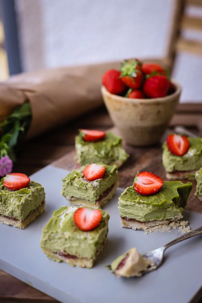 MATCHA STRAWBERRY SLICES