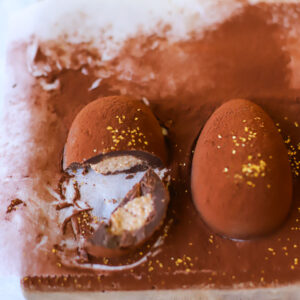 Almond praline chocolate eggs