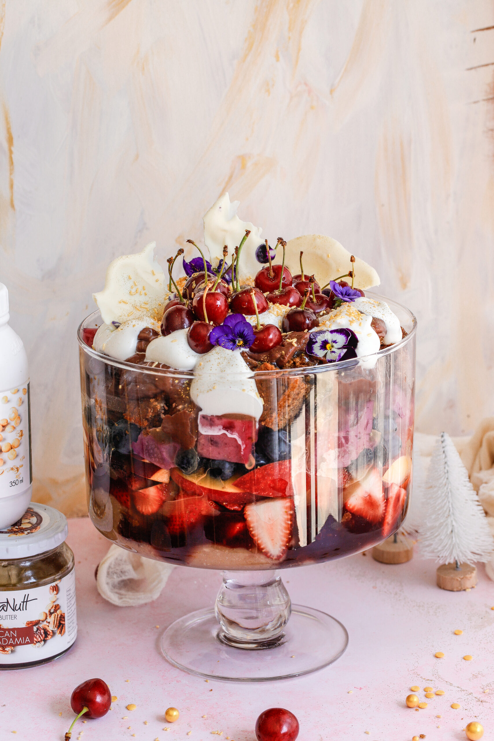 Gingerbread berry trifle