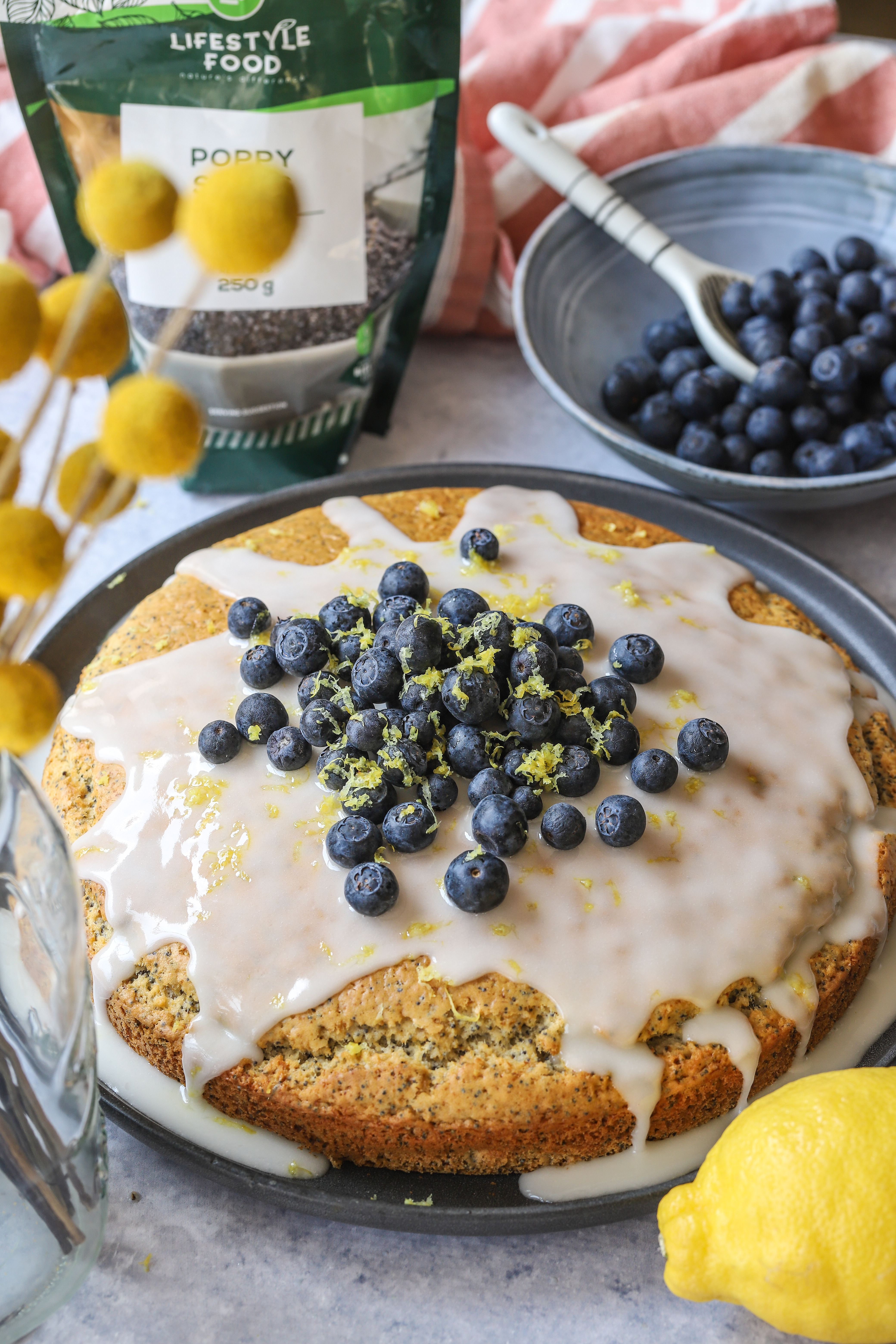 Lemon poppy seed cake